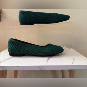 Vivaia Green Flats, EUC Size 38 (8 US)
